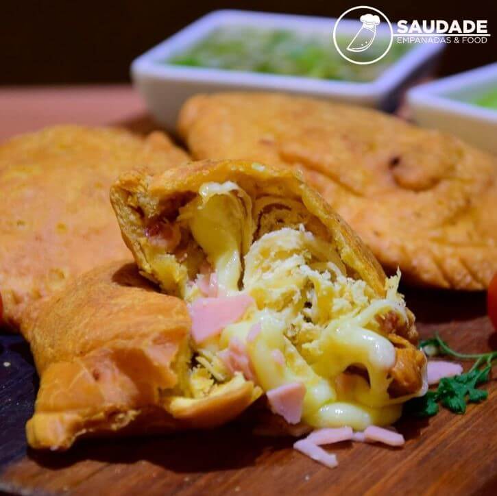Empanada Hawaiana